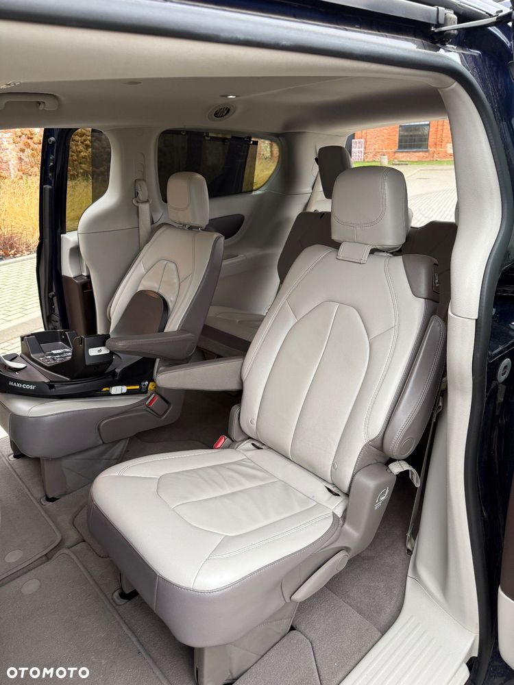 Chrysler Pacifica - 34