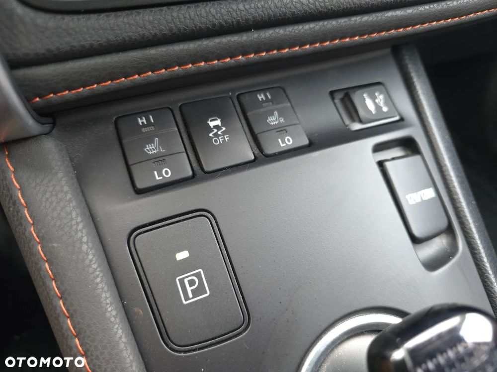 Toyota Auris Hybrid 135 Prestige - 32