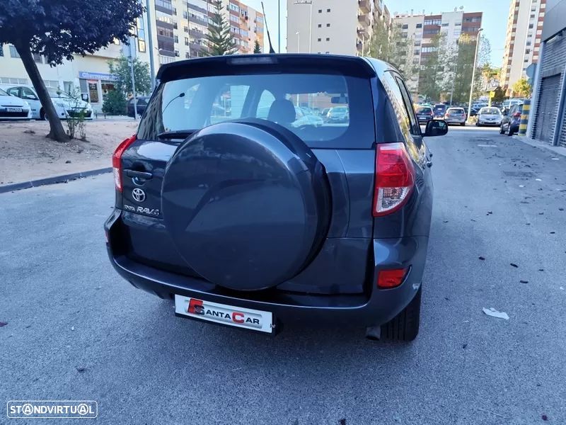 Toyota RAV4 2.2 D-4D - 24