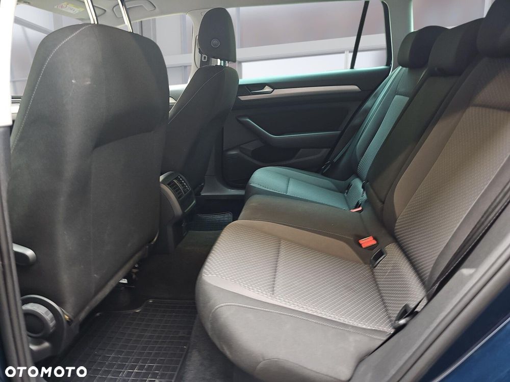 Volkswagen Passat Variant 2.0 TDI EVO Essence DSG - 10