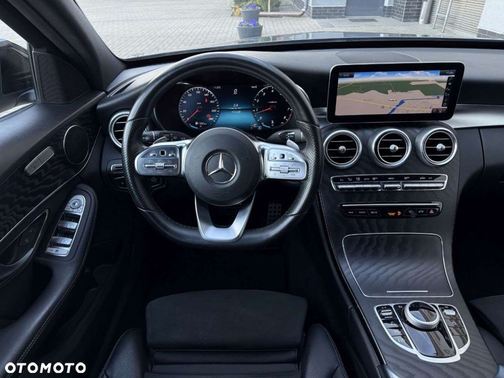 Mercedes-Benz Klasa C 180 9G-TRONIC AMG Line - 21