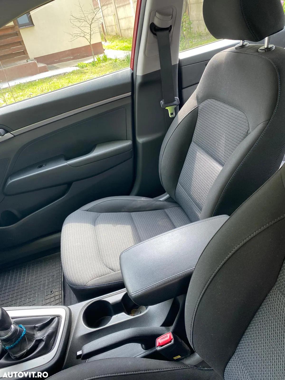 Hyundai Elantra 1.6 MPi Comfort - 11