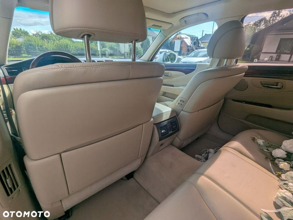 Lexus LS 460 AWD - 27