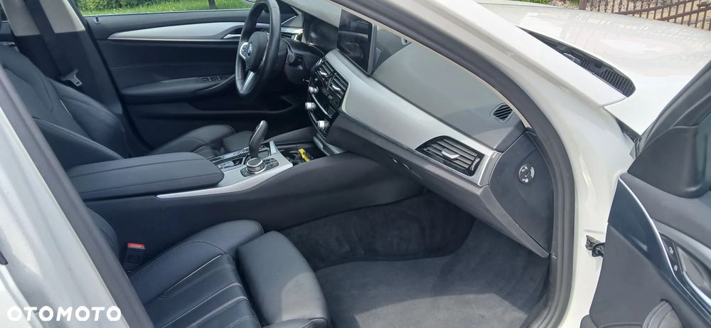 BMW Seria 5 530i GPF Luxury Line sport - 13