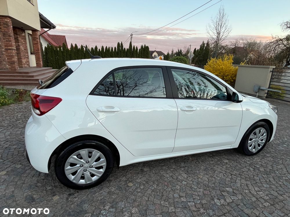 Kia Rio 1.2 M - 11