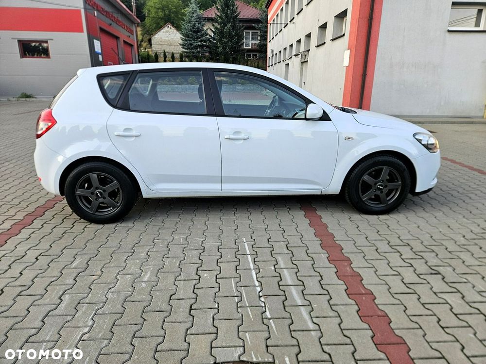 Kia Ceed 1.6 CRDi 90 ISG Spirit - 11
