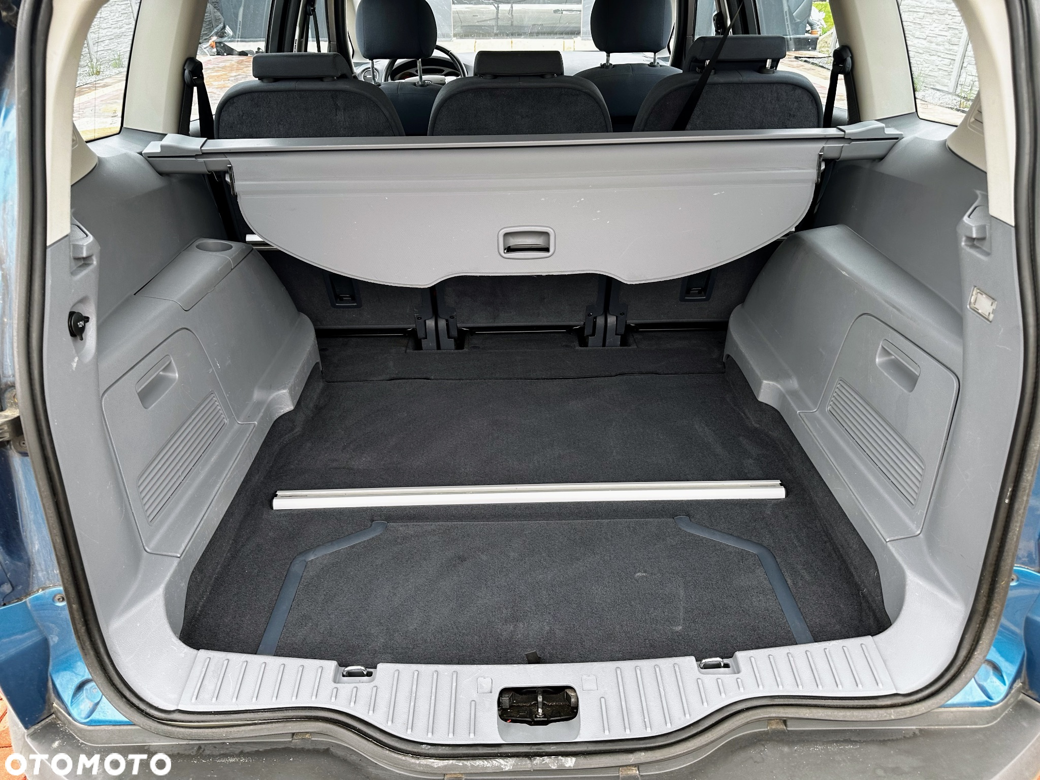 Ford S-Max - 12