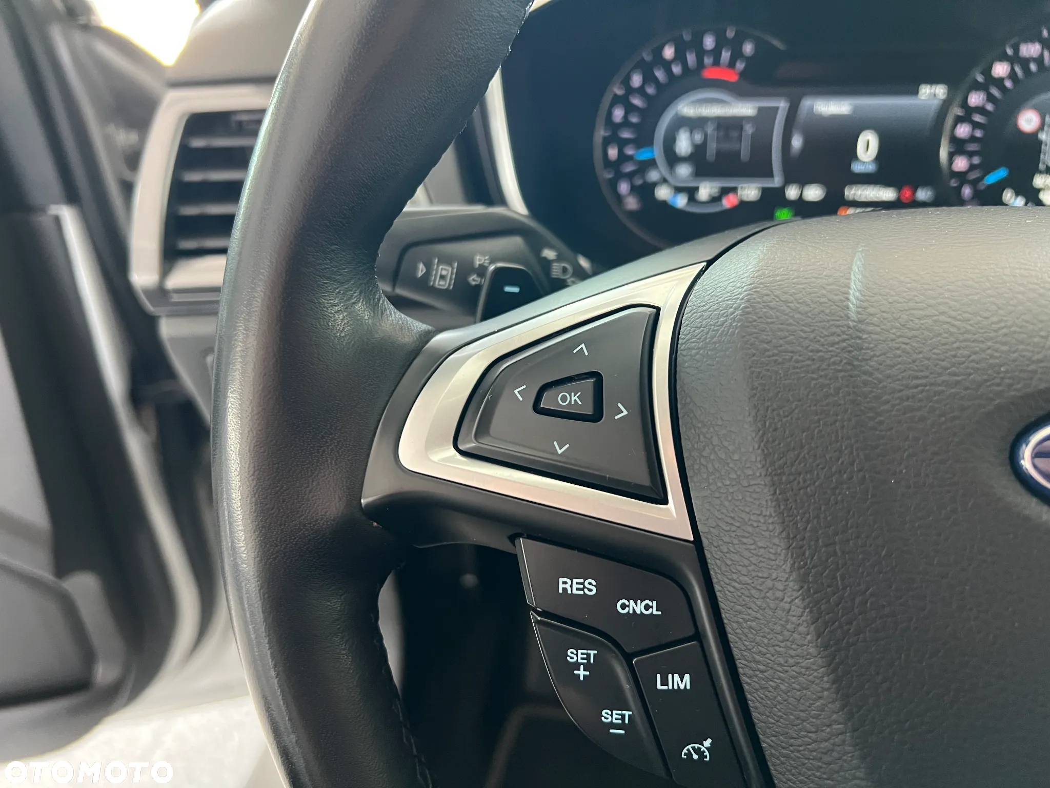 Ford Mondeo 2.0 EcoBlue Titanium - 23