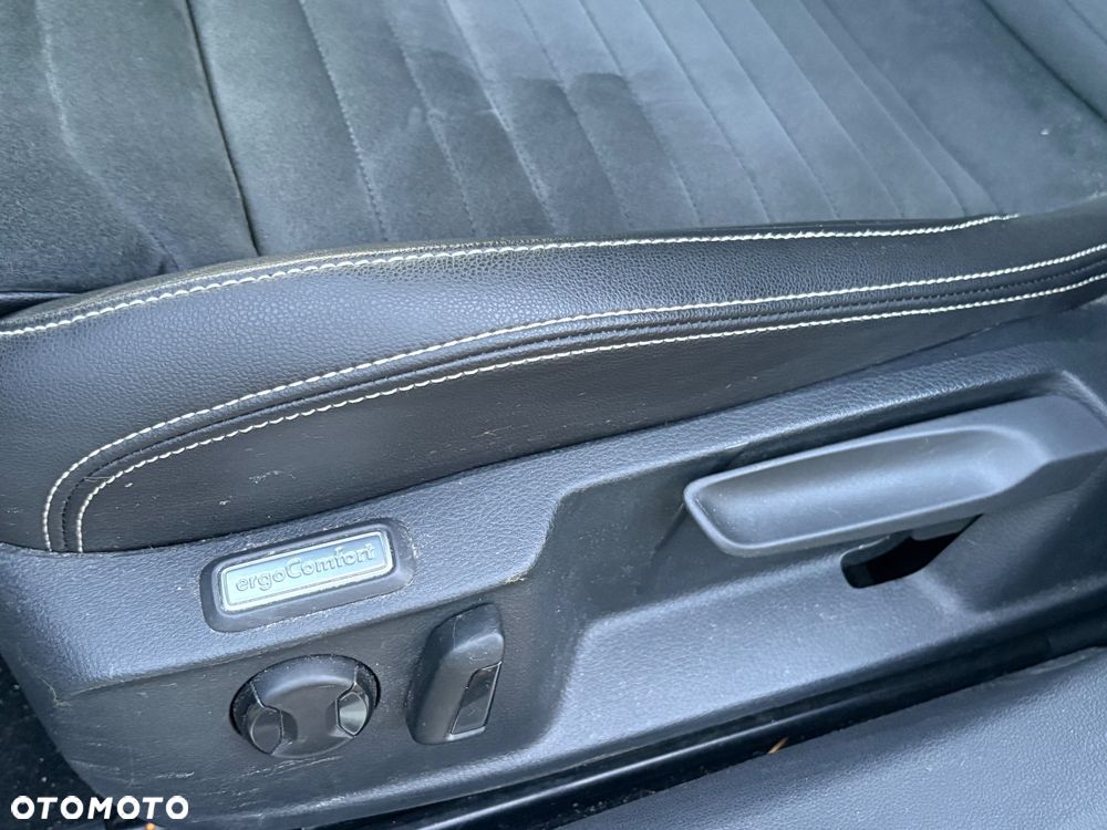 Volkswagen Passat Variant 2.0 TDI EVO Elegance DSG - 32