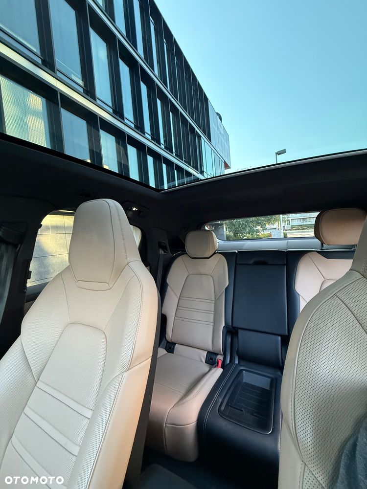 Porsche Cayenne E-Hybrid PHEV Black Edition - 24