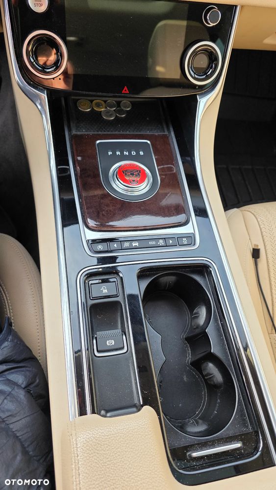 Jaguar XF 20d AWD Prestige - 14