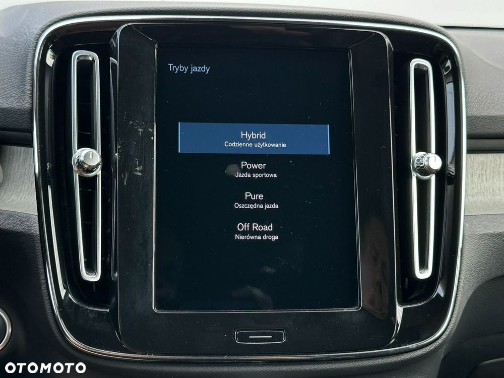 Volvo XC 40 - 32