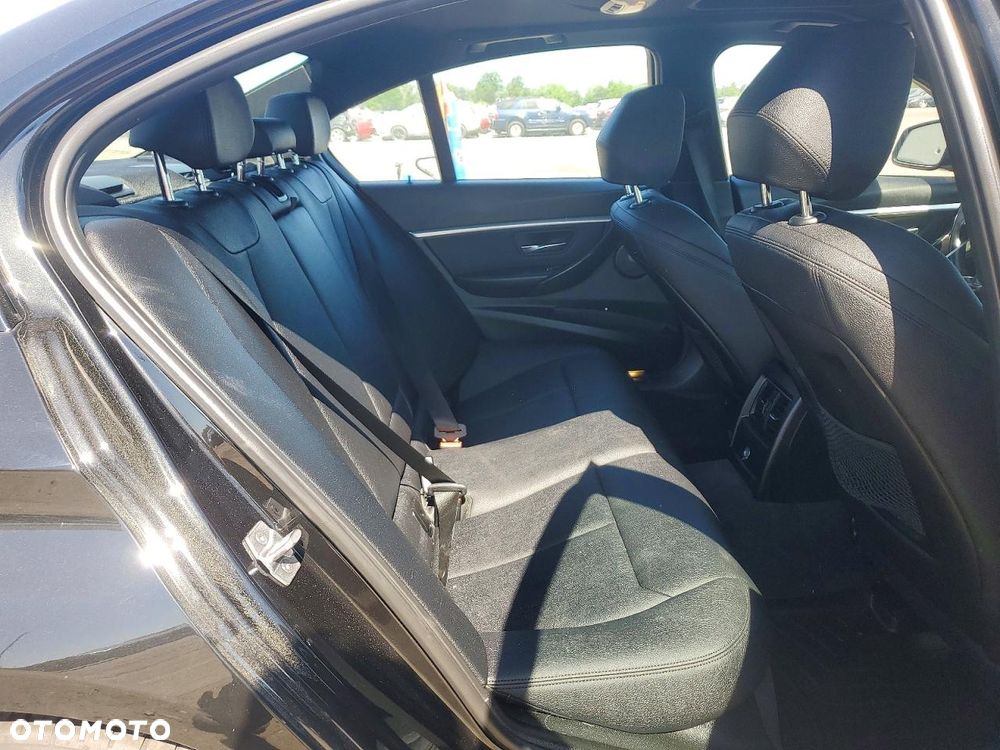 BMW Seria 3 330i xDrive M Sport - 9