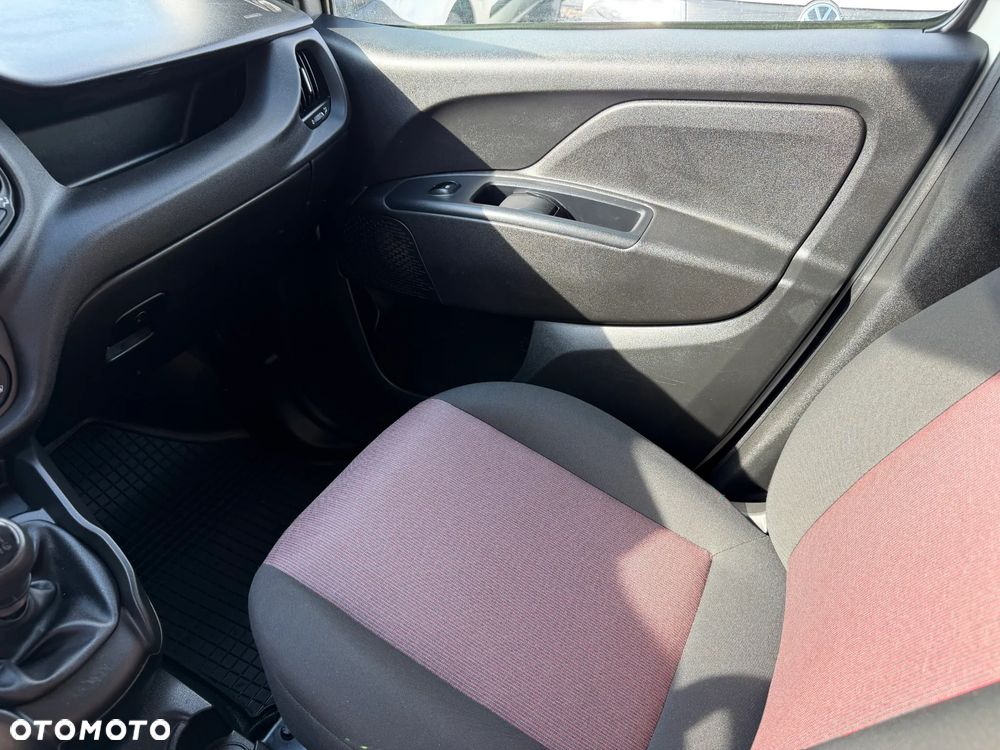 Fiat DOBLO VAN VAT-1 Homologacja cięż. DMC: 2145kg Ładowność 706kg MOCNY SILNIK 1.6 MultiJet, 105KM Emisja Euro-6, Skrzynia biegów 6-cio stopniowa! ORYGINALNA ZABUDOWA PAKI, BOCZNE DRZWI PRZESUWNE, RADIO FABRYCZNE, Hak 1300kg, PODGRZEWANE FOTELE Z REG. I PODŁOKIETNIKIEM, BAGAŻNIK DACHOWY ORYGINALNY FIAT, PARKTRONIKI, ALARM.. - 19