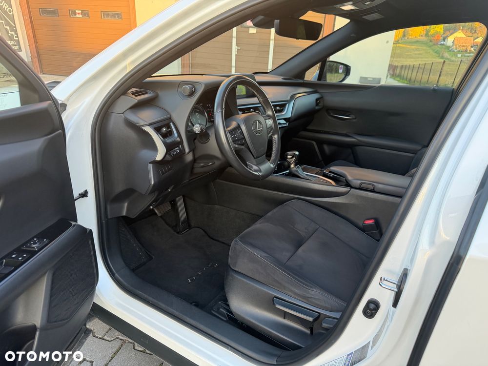Lexus UX 250h - 9