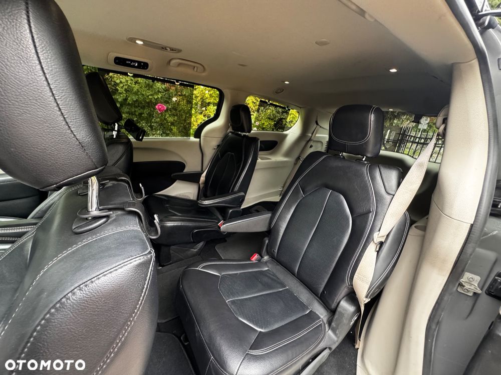 Chrysler Pacifica - 10