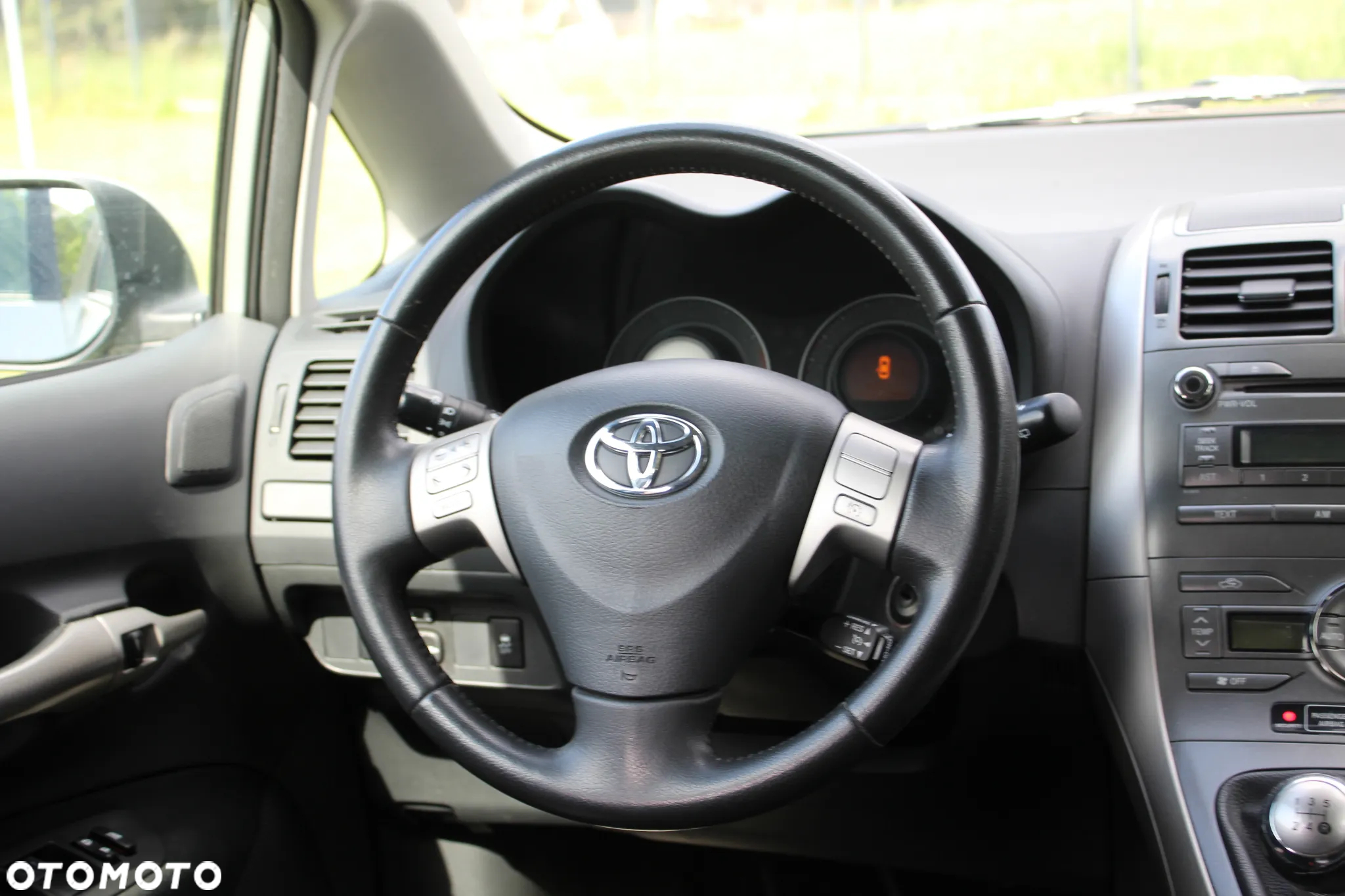 Toyota Auris 1.6 VVT-i Executive - 27