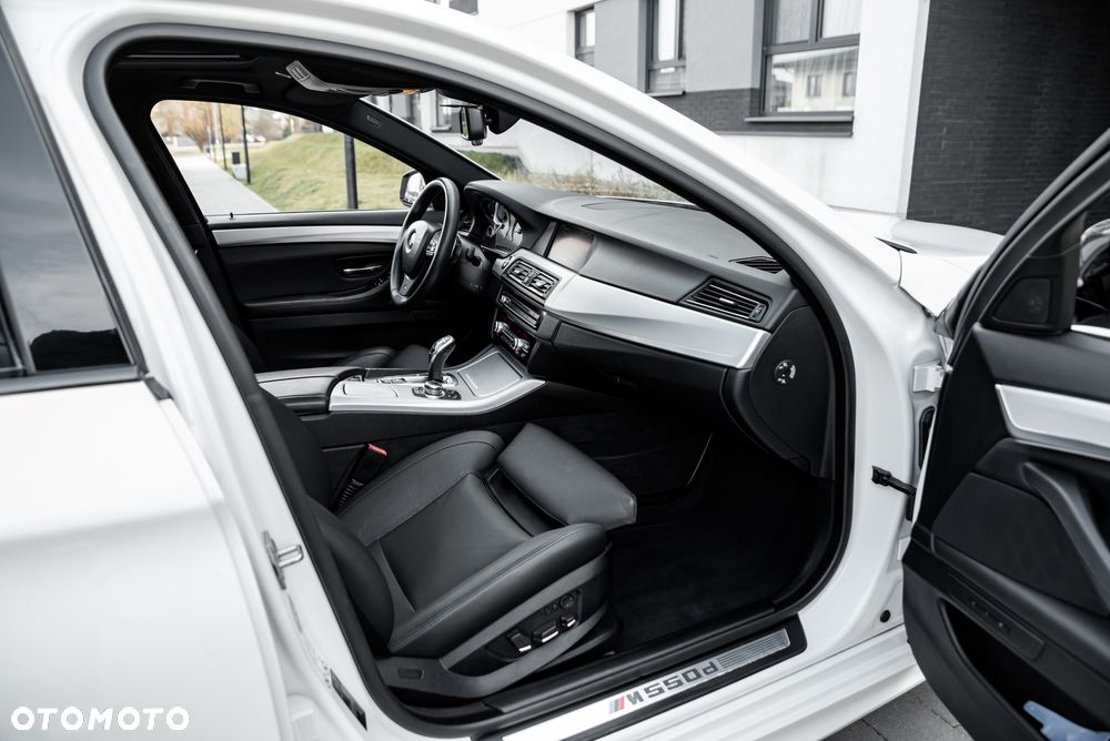 BMW Seria 5 M550d xDrive Touring Sport-Aut - 25