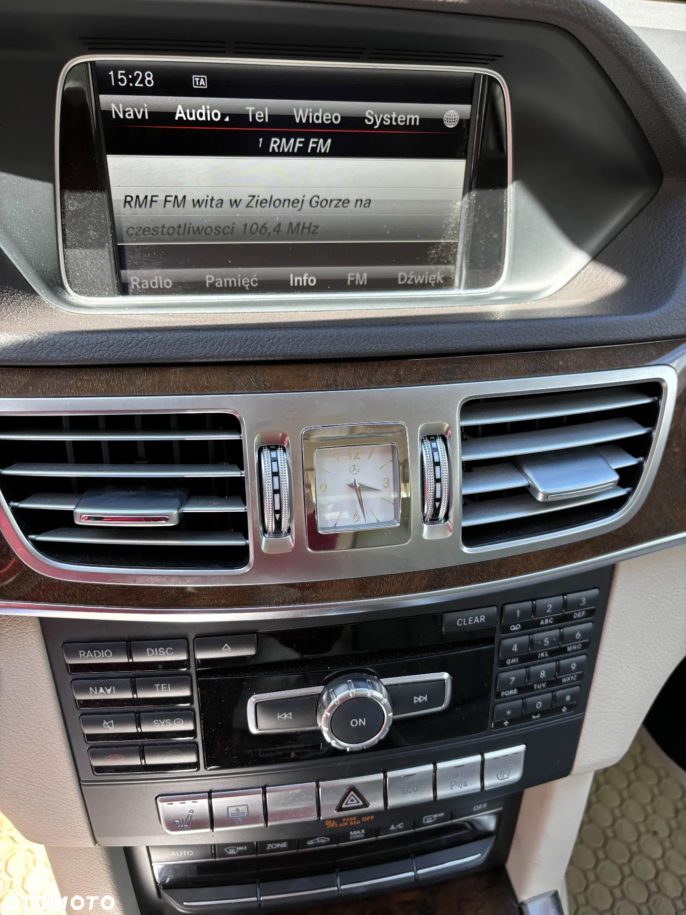 Mercedes-Benz Klasa E 350 T 4Matic 7G-TRONIC Elegance - 21