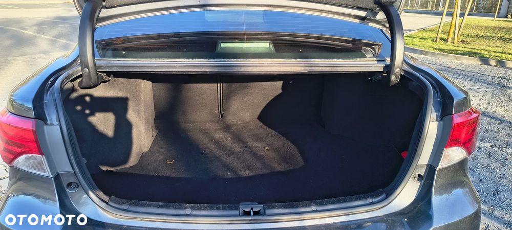 Toyota Avensis 1.8 Active - 14