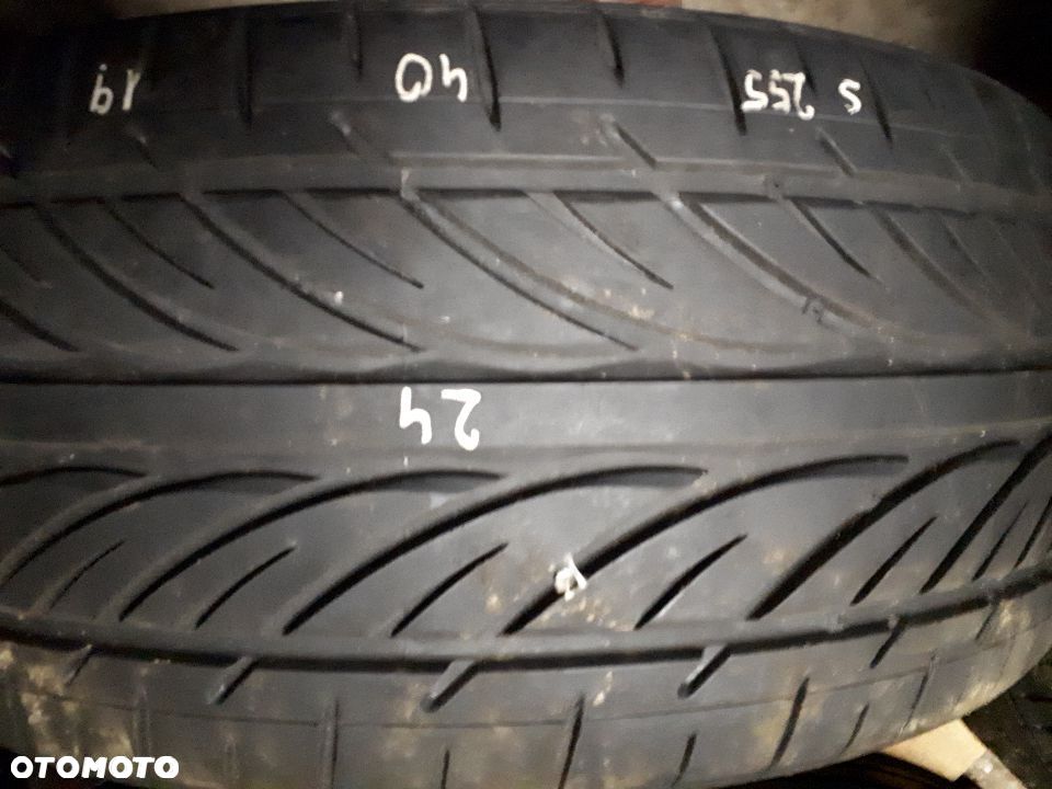 Hankook 255/40/19 nr 24