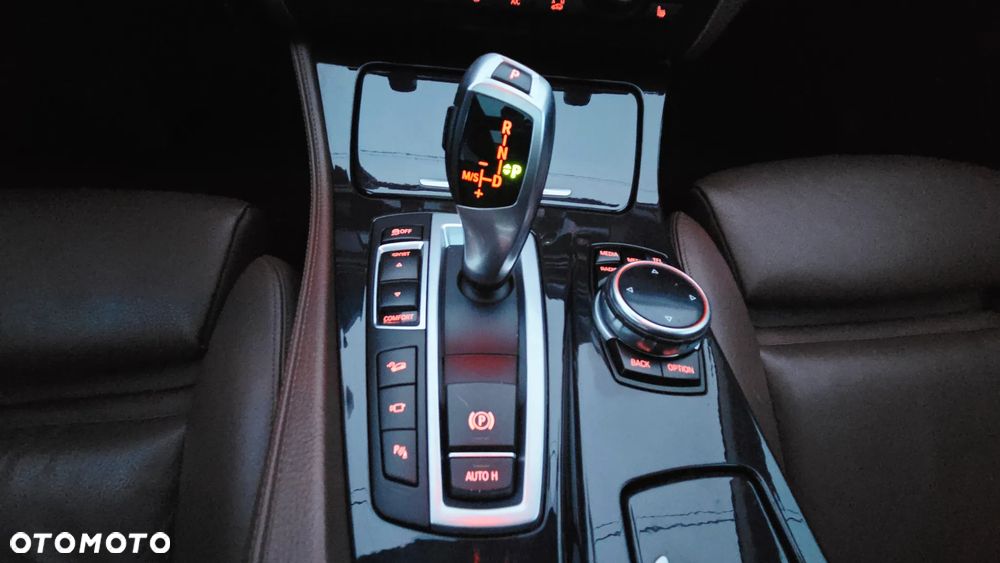 BMW Seria 5 525d xDrive - 13