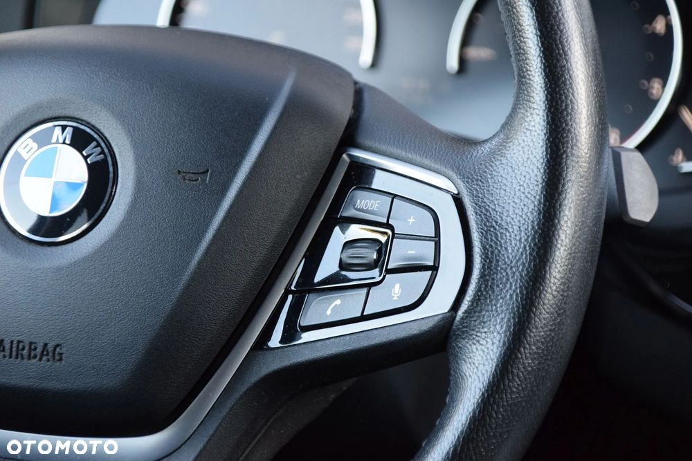 BMW Seria 5 518d - 23
