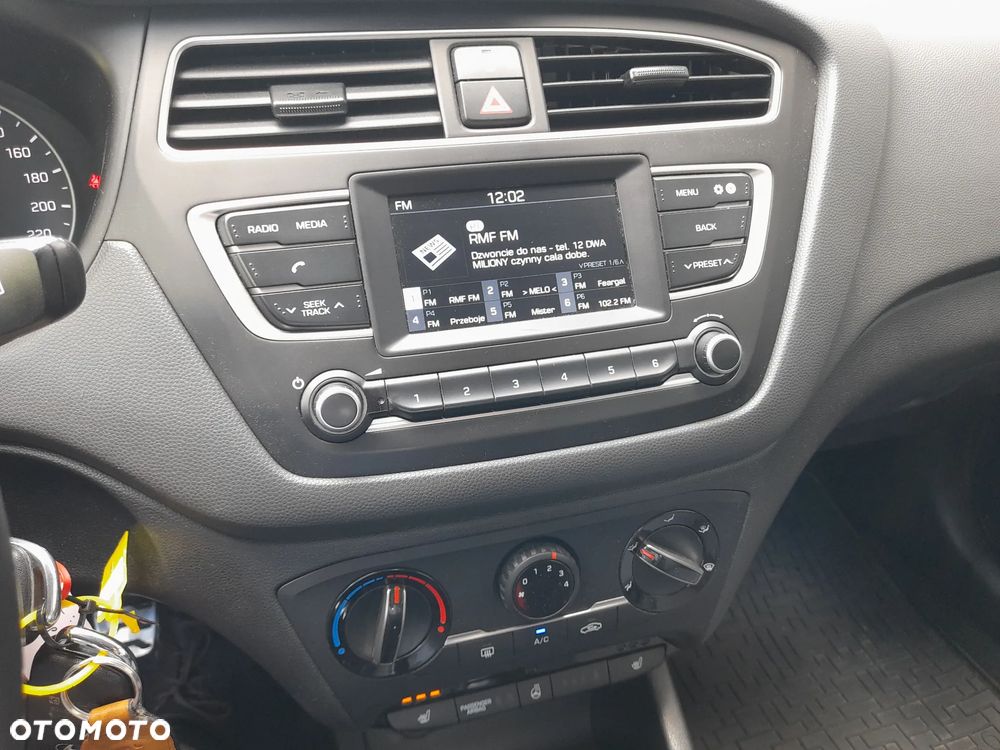 Hyundai i20 - 24