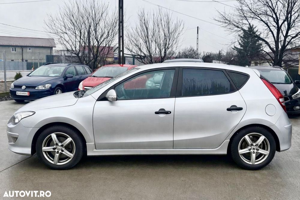 Hyundai i30 1.6 CRDI blue Classic - 10