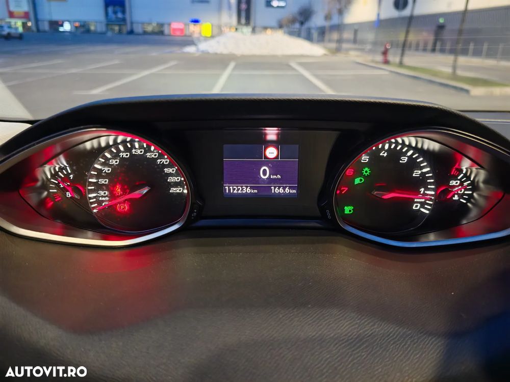 Peugeot 308 1.2 L PureTech Turbo S&S Acces - 11