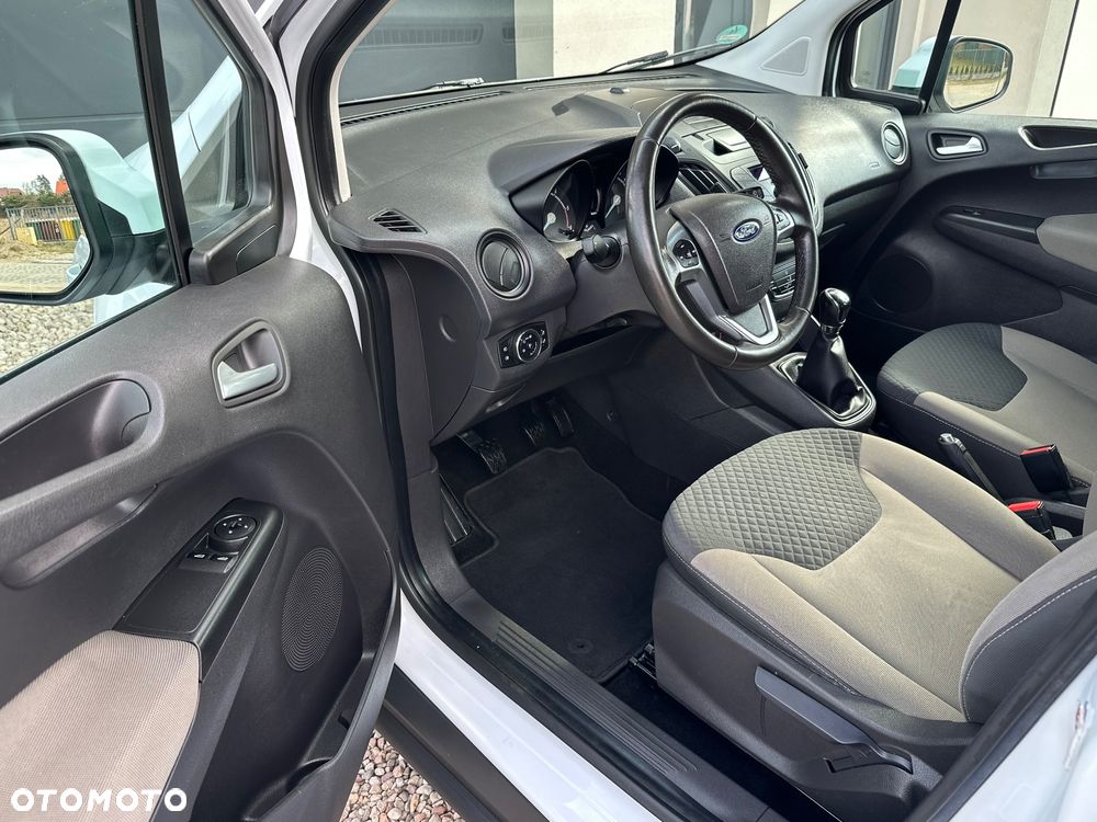 Ford Tourneo Courier 1.5 TDCi S&S Ambiente - 27