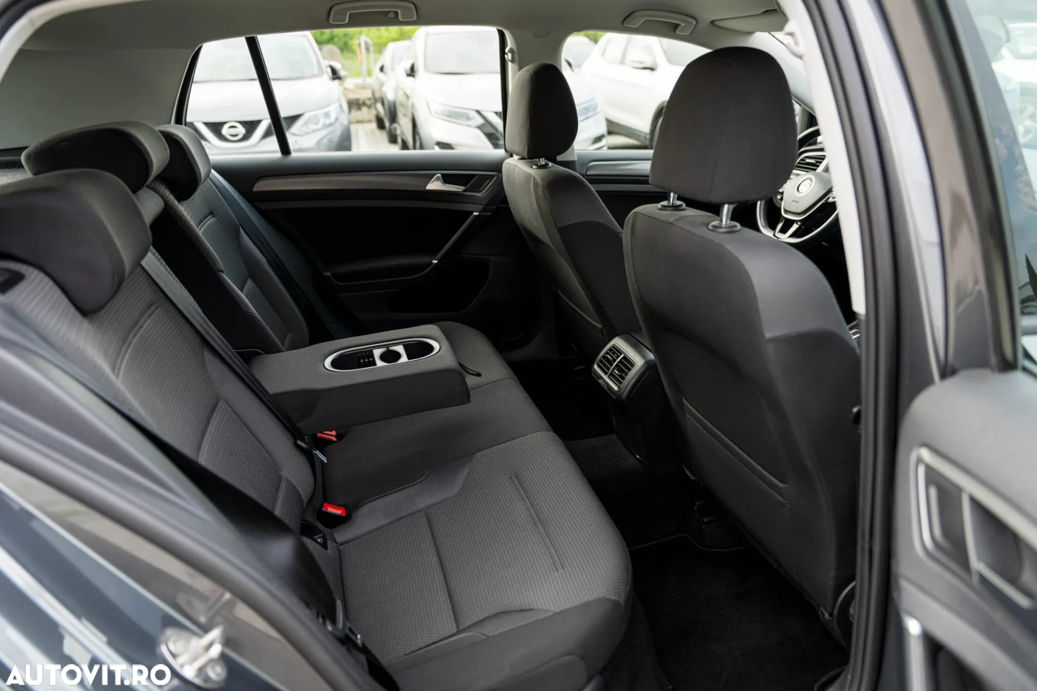 Volkswagen Golf 1.6 TDI DSG Comfortline - 8