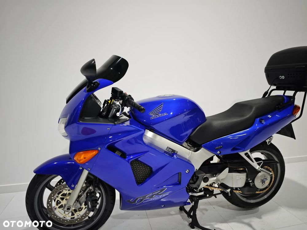 Honda VFR - 3