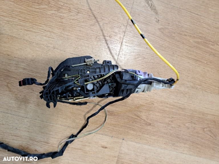 Broasca Usa Stanga Fata Mercedes-Benz S-Class W220 (1998 - 2005) Originala din Dezmembrari - 2