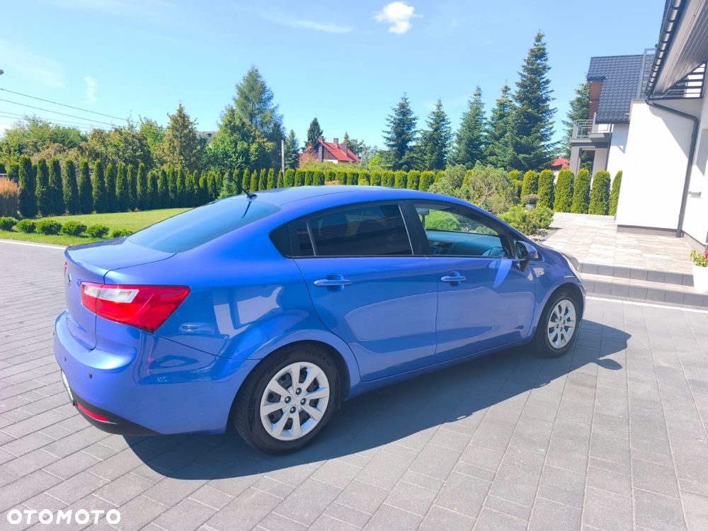 Kia Rio - 4