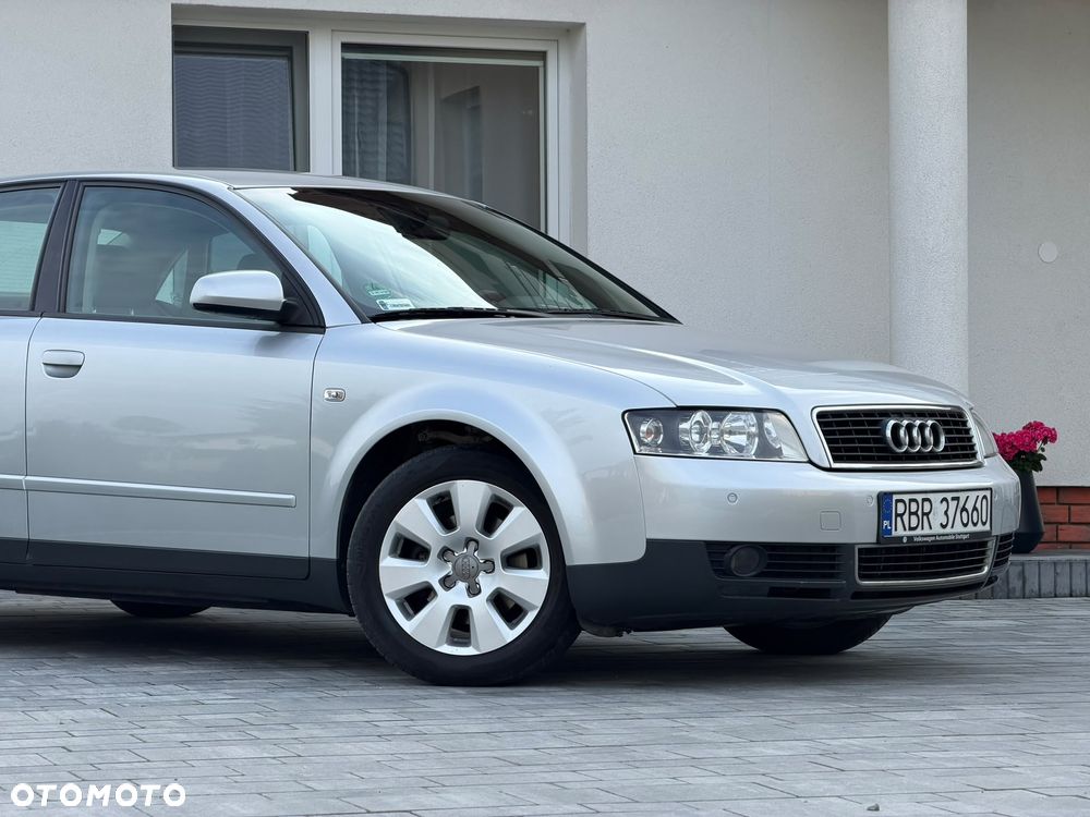 Audi A4 Limousine - 4