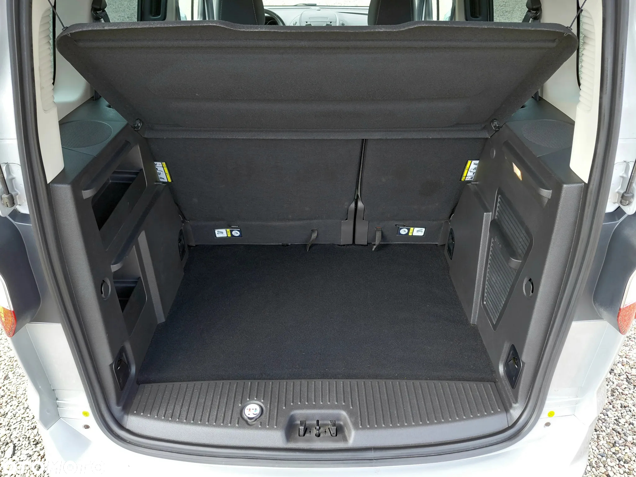 Ford Tourneo Courier 1.5 TDCi Trend - 23