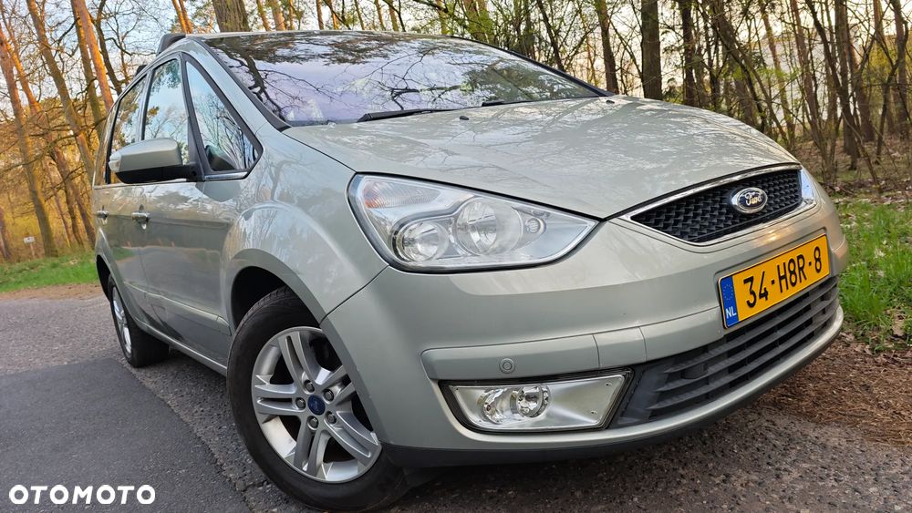 Ford Galaxy 2.0 Ghia - 32