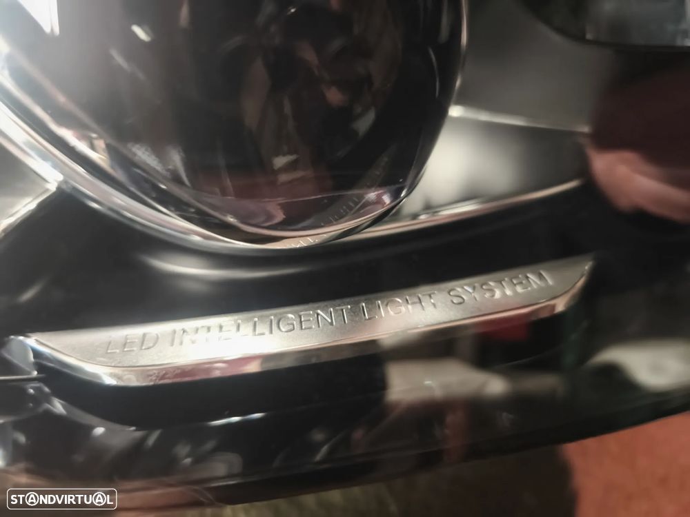 Farol Led direito classe C W205 ILS ADAPTATIV - 5