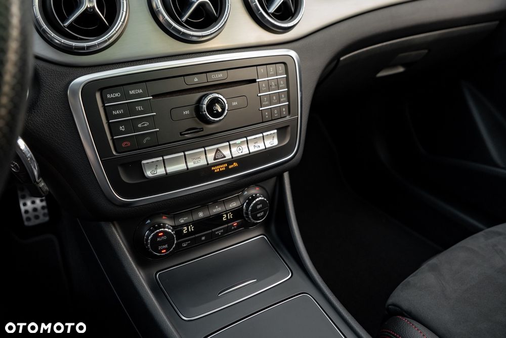 Mercedes-Benz CLA 250 4-Matic AMG Line - 35