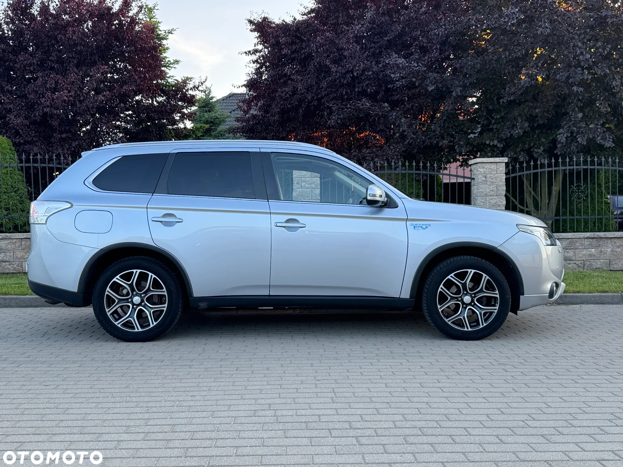 Mitsubishi Outlander PHEV Instyle NAVI + - 2