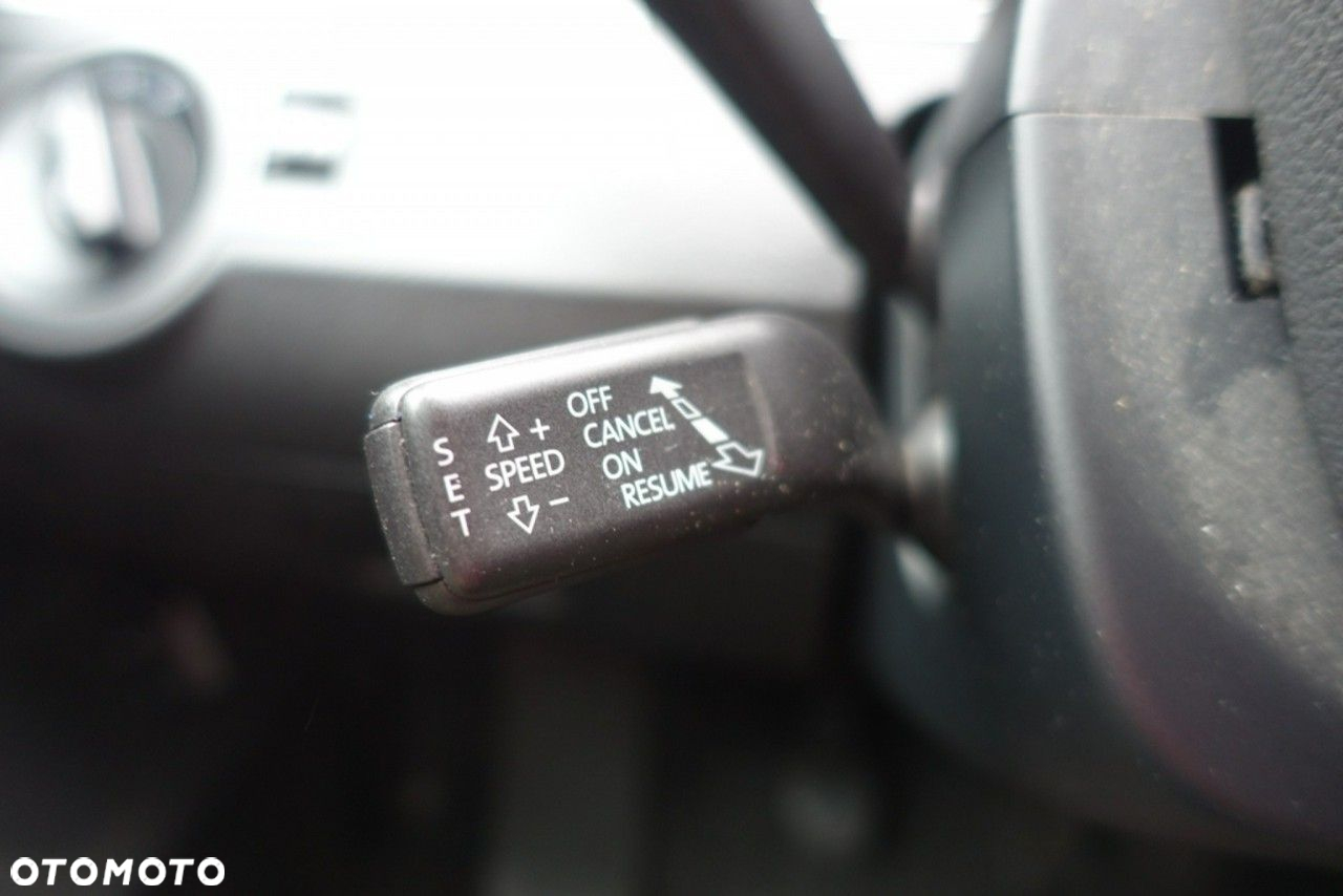 Volkswagen Passat - 23