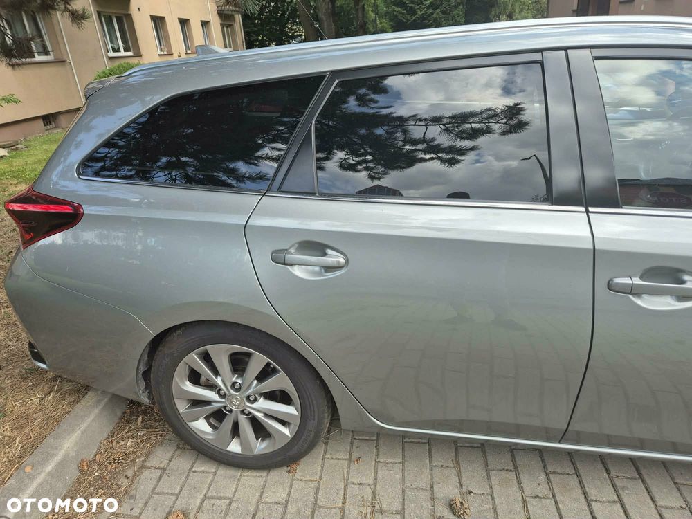 Toyota Auris Hybrid 135 Prestige - 6