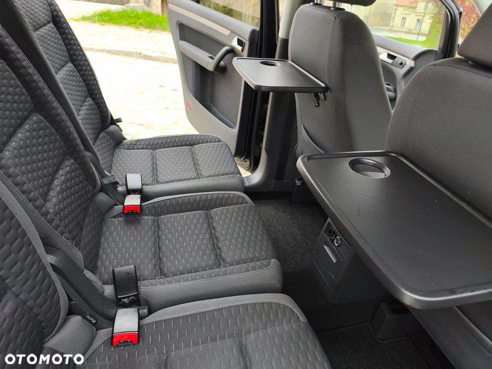 Volkswagen Touran - 24