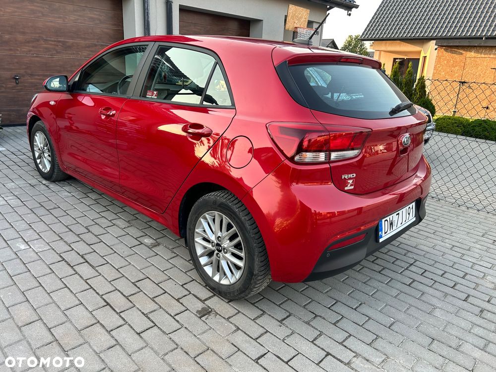 Kia Rio 1.2 L - 4