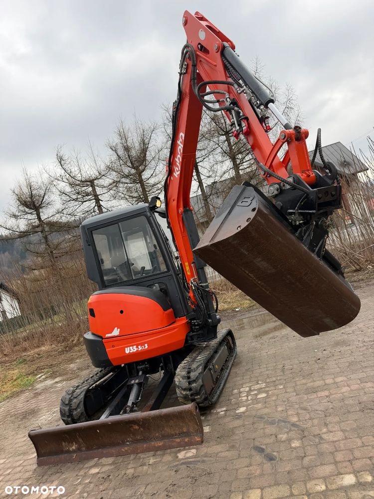 Kubota U35. koparka 3,7 tony. 2016 rok. 2000 mtg! Łyżka skarpowa Hydraulicznie uchylna. 3sekcje Hydrauliczne. zamki na tłokach. Jak nówka sztuka. Zadbana zero zużycia. Z gospodarstwa Norweskiego. Zmiana łyżek Hydrauliczna. LENHOFF. Zero luzów wycieków. Szybka wolna jazda. Gąski perfekt stan. OKAZJA TANIO - 33
