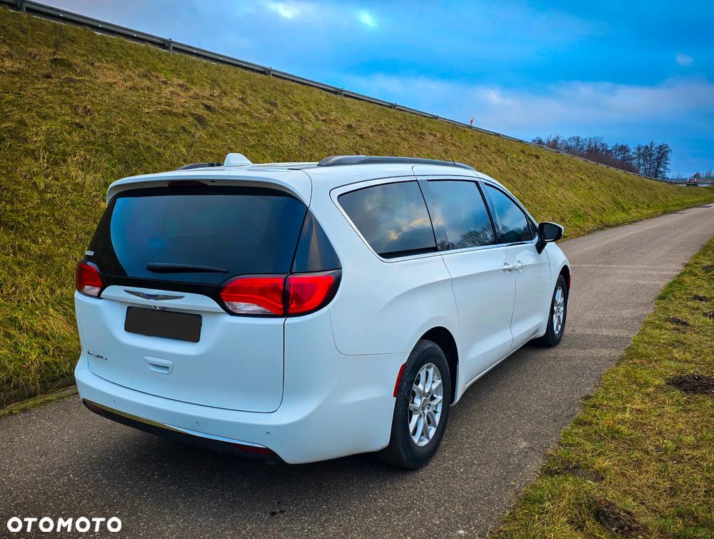 Chrysler Pacifica - 5