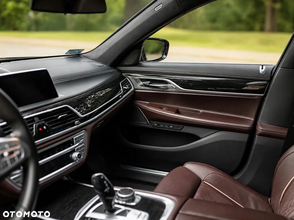 BMW Seria 7 750i xDrive - 19