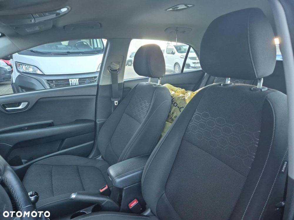 Kia Rio 1.2 L - 11
