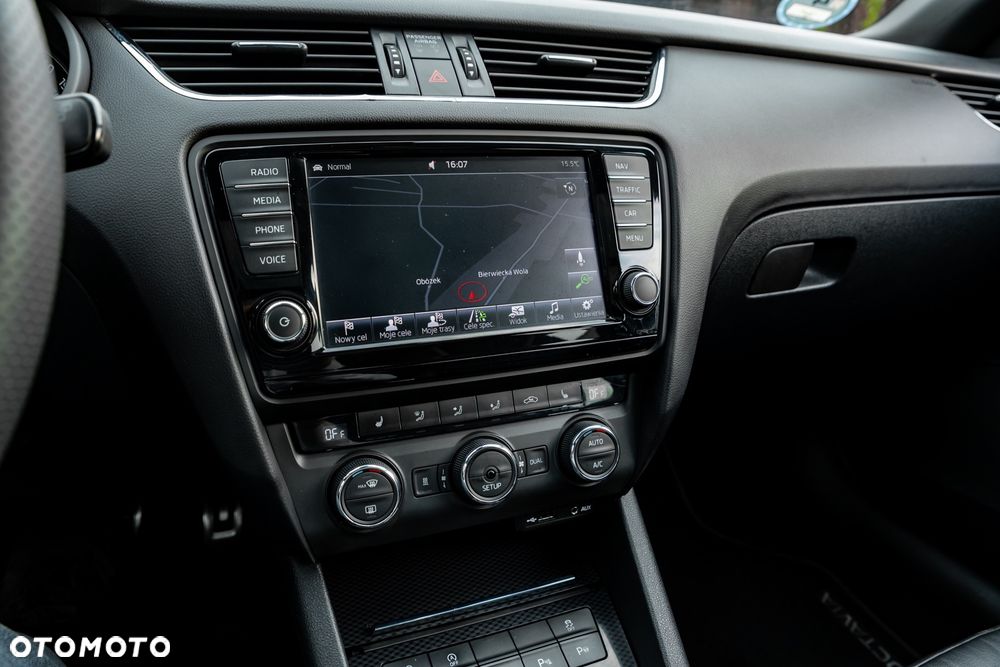 Skoda Octavia 2.0 TDI DSG RS - 36